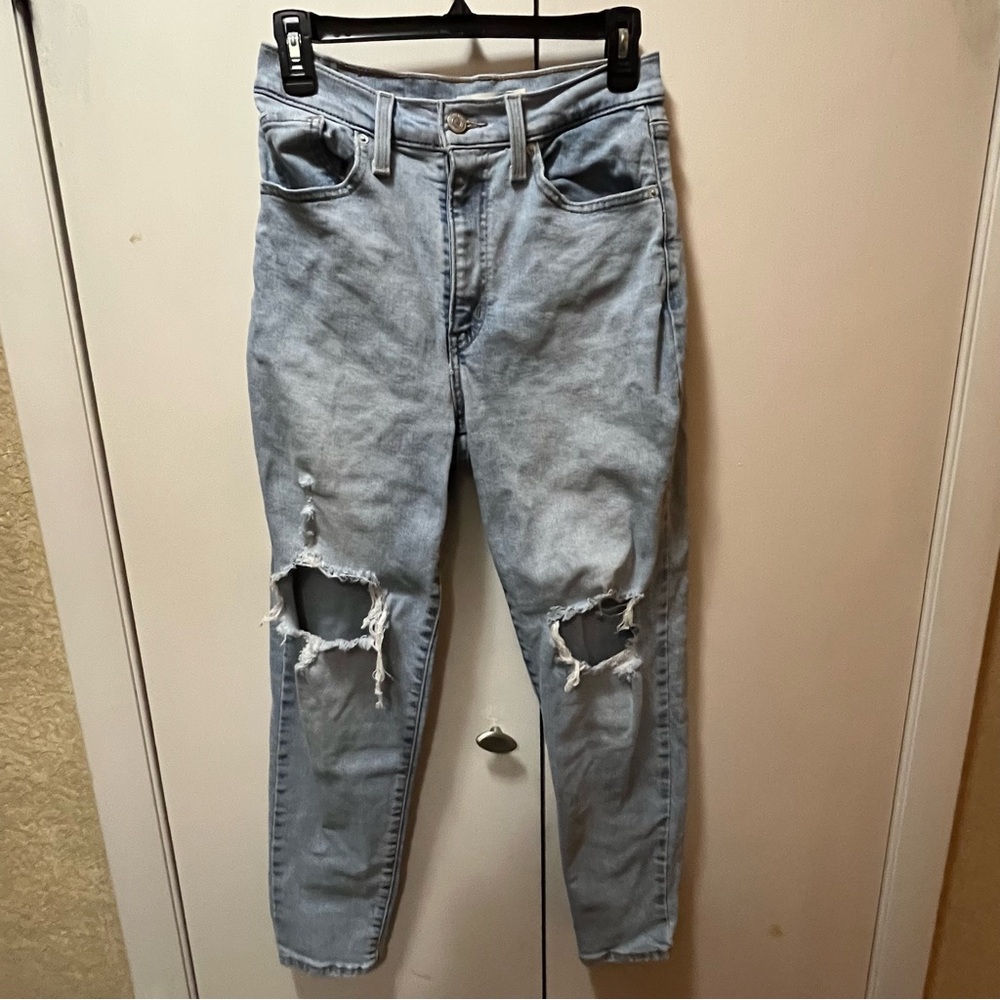 Levi's HIGH WAISTED MOM JEAN
27 Light Blue Denim Jeans